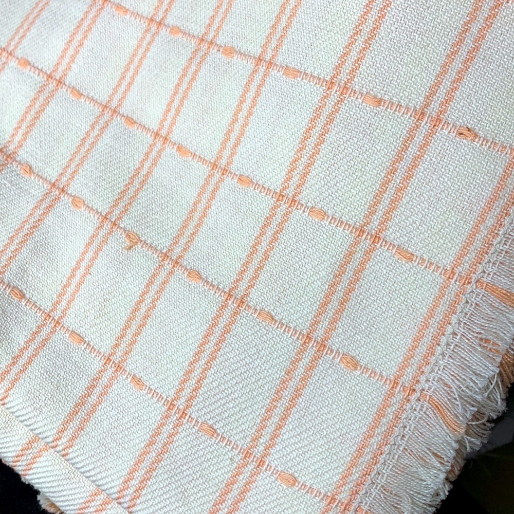 Modes of New York 1980’s peach and off white 60” x 84” 100% cotton tablecloth - Picture 3 of 7